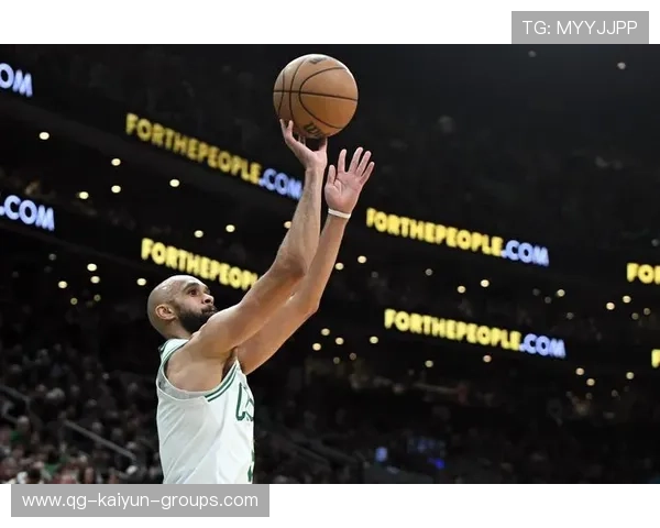 凯尔特人怀特弧顶追身三分命中